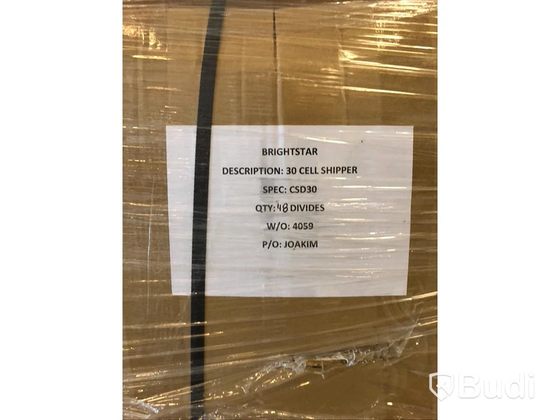 4 buntar med ca 20 wellådor i varje + 5 lådor med medföljande “30 Cell Shipper”